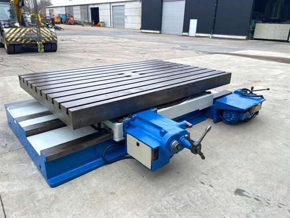 Cornac turntable 3000 x 2000 mm