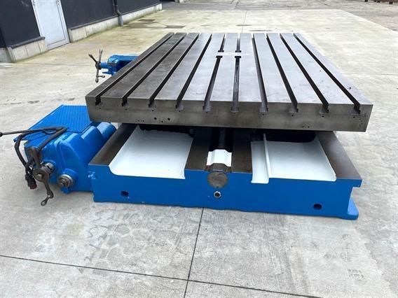 Cornac turntable 3000 x 2000 mm