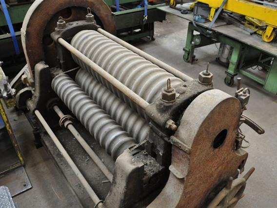 Eichener bending roll for corrugated plates