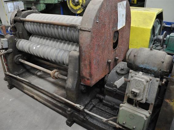 Eichener bending roll for corrugated plates