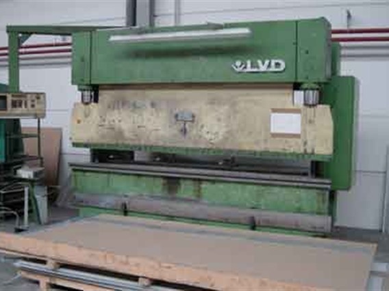 LVD PPE 110/30 CNC