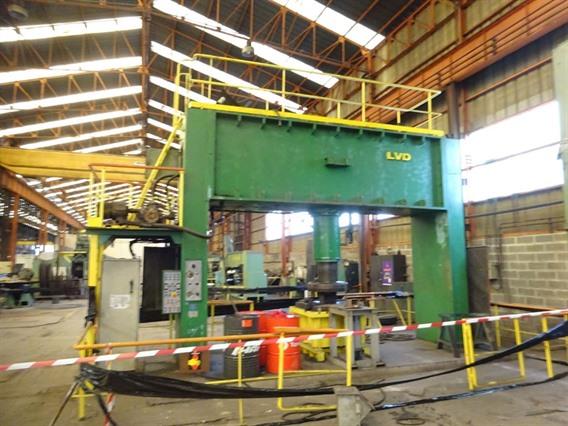 LVD CN 400 ton dish end forming