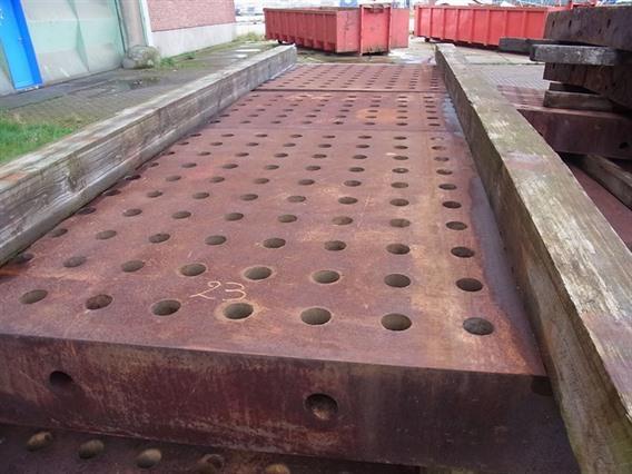 Large clamping table 13 000 x 4000 mm