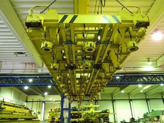 Fimec crane with magnetic plate hoist 15 ton