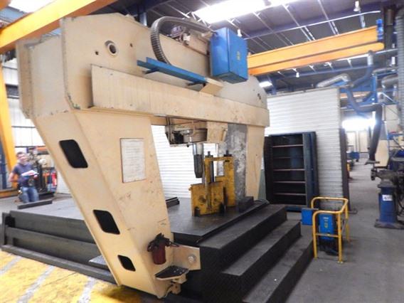 Comessa Mobile straightening press 220 ton 