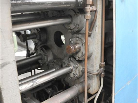 Tube reducing machine