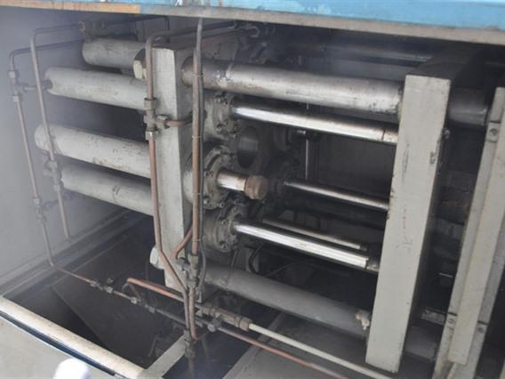 Tube reducing machine