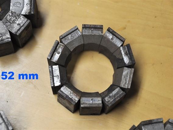 Tube reducing machine