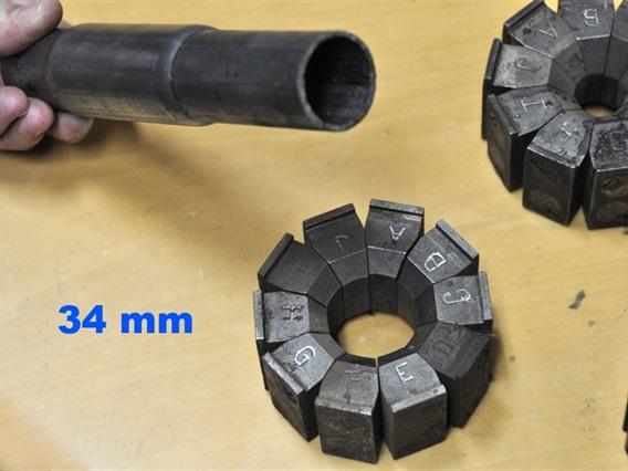 Tube reducing machine