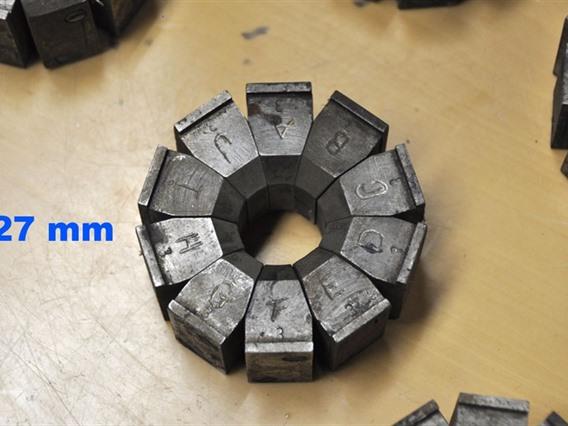 Tube reducing machine