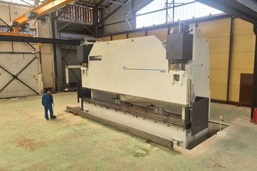 LVD pressbrake 1000 tons x 8 meters.