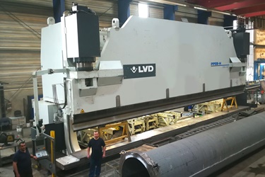 LVD pressbrake 2000 tons x 14 meters.